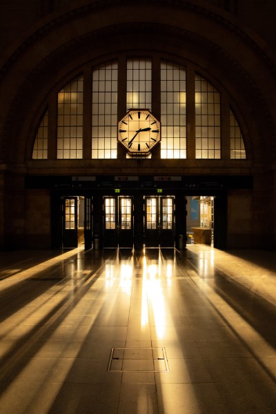 Wandbild Leipzig - Hauptbahnhof, Blick auf Osteingang zum Sonnenuntergang (Motiv PZ01)