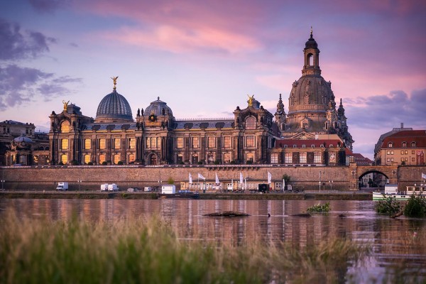 Wandbild Dresden - Das Königsufer an einem Sommermorgen (Motiv 00972)