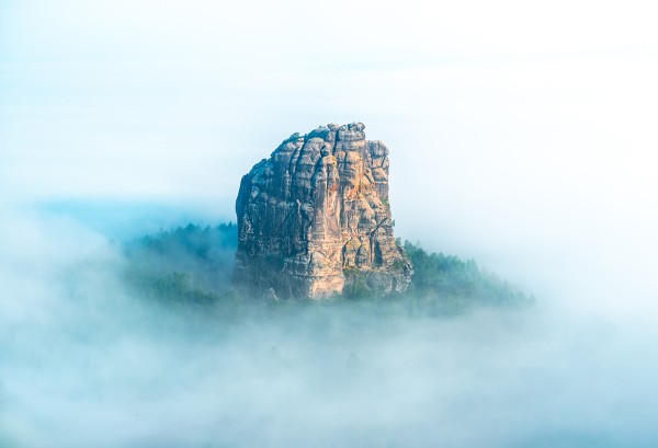 Wandbild Sächsische Schweiz - Falkenstein als Insel im Nebelmeer (Motiv LV09)