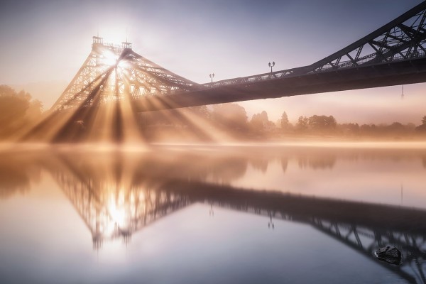 Wandbild Dresden - Das Blaue Wunder im Nebel zum Sonnenaufgang (Motiv 00987)