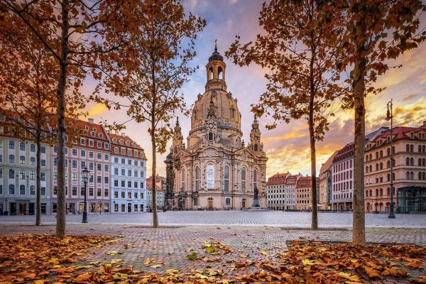 Wandbild Dresden - Die Frauenkirche im Herbst zum Sonnenaufgang (Motiv 01021)