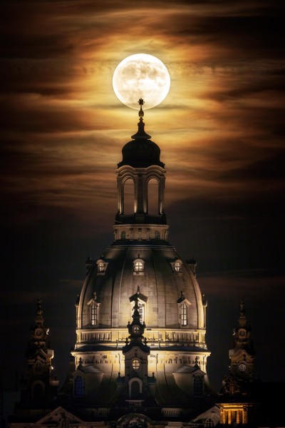 Wandbild Dresden - Aufgehender Supermond über Frauenkirche (Motiv 01082)